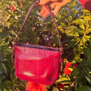 Leather Shoulder Bag in Deep Pink